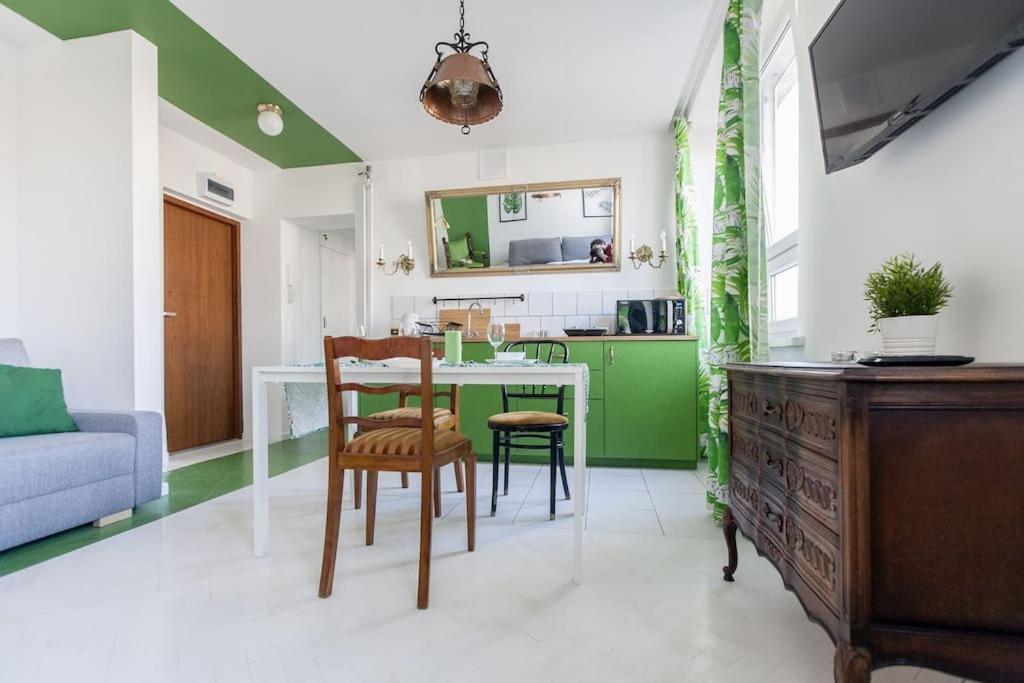 Heart Of Apt- Centre! Old Town 5' Walk Apartment *